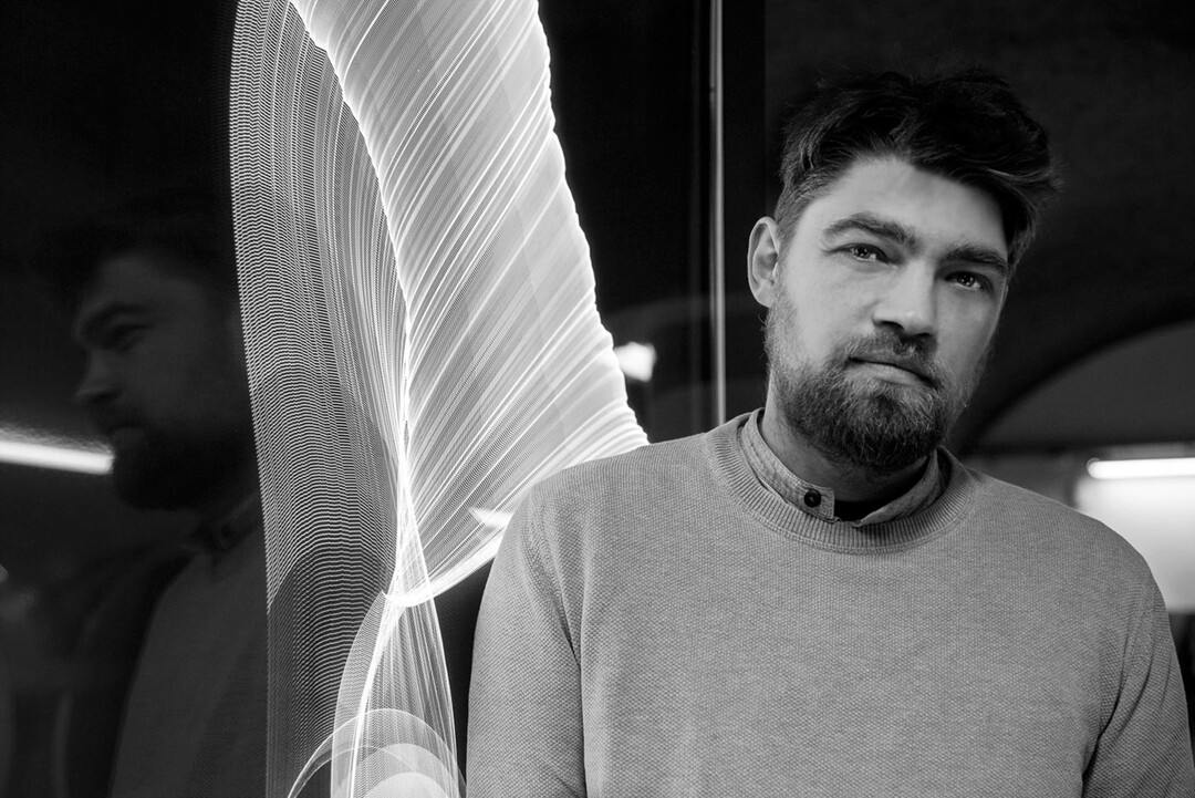Fabian Gatermann ldt zu einem Atelierbesuch ein. Seine Arbeiten sind formal der konkreten Kunst zuzuordnen und beschftigen sich vorrangig mit den zwei Phnomenen Licht und Wachstum. 