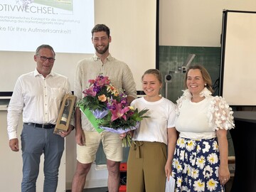 Maximilian Stumm (2. v. l.) und Elena Viandt (2. v. r.) wurden fr ihre Arbeit zur Umgestaltung des Hartenbergparks in Mainz mit dem Studienpreis ausgezeichnet. 