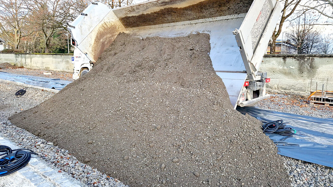 Skelettbodenbauweise der Baumgruben im Detail: Auf einen Horizont aus Grobschotter wird eine stabile Substratmischung eingebaut.