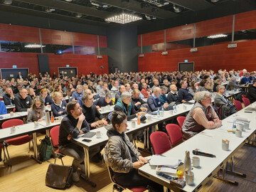 Die Veranstaltung mit rund 400 Teilnehmende vor Ort war schnell ausgebvucht. Wer keinen Platz mehr bekam, konnte den zustzlichen Live-Stream nutzen.