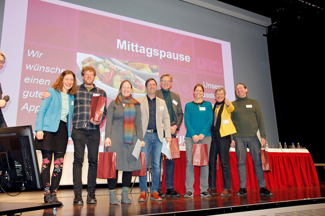 Mitglieder des FLL-Arbeitskreises Biodiversitt und GaLaBau stellten den neuen Fachbericht vor.