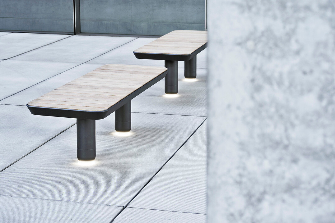 Sitzbank der Serie Up mit integrierten LED-Modulen