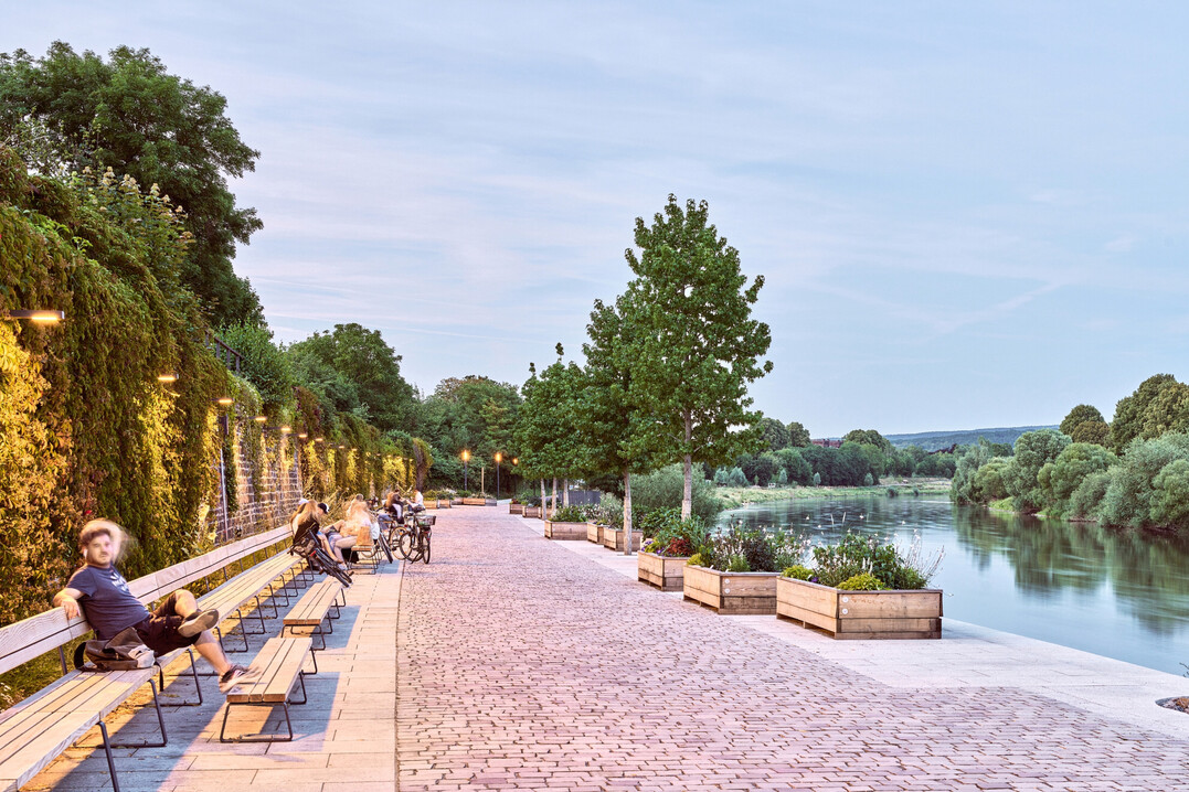 Landesgartenschau Hxter 2023. Weserpromenade Hxter Treffpunkt zwischen Altstadt und Weser (Franz Reschke Landschaftsarchitektur GmbH, Berlin)