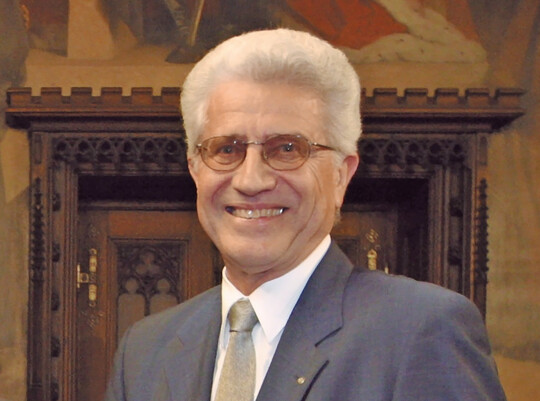 Prof. Arno Sighart Schmid (hier bei der Verleihung der bdla-Ehrenmitgliedschaft am 18. März 2004 in Erfurt)