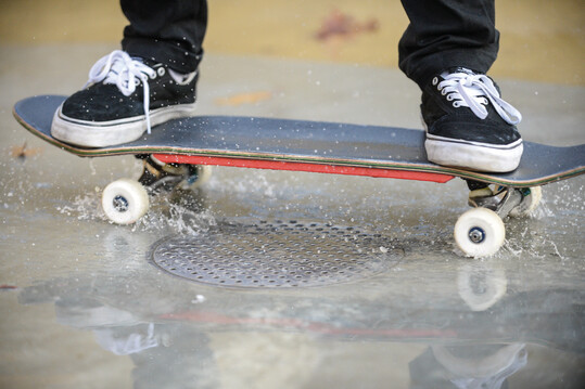 Skateparks und Parkouranlagen mittels Punktabläufen aus Edelstahl entwässern.