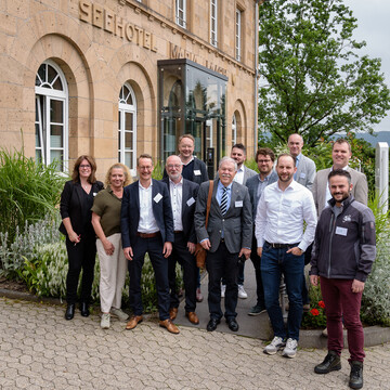 Die Referenten des Vortrags gemeinsam mit dem tubag/Sievert-Team. (v. l. n. r., Kerstin Mller (tubag), Dr. Petra Egloffstein (tubag), Gregor Kurth, Dr. rer. nat. Karl-Uwe Vo, Ulrich Schulz, Dr. Friedrich Hfner, Sebastian Quetsch (tubag), Raphael Holzer, Peter Kalenborn, Reiner Krug, Benjamin Schwaiger (Sievert), Genti Herri)