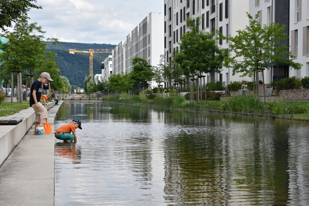 In der Bahnstadt Heidelberg dienen Kanle der Retention und sind zugleich attraktive Gestaltungselemente.