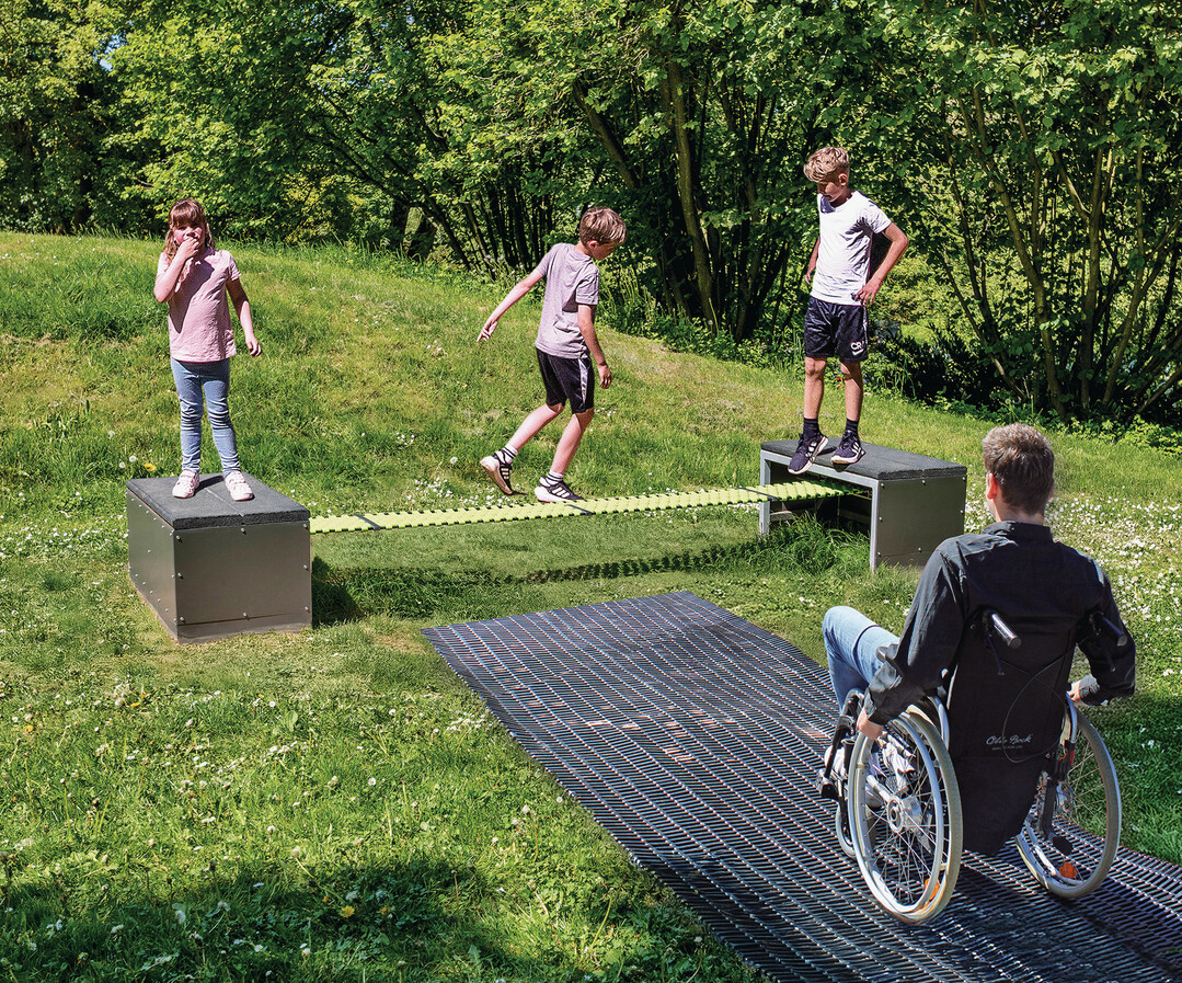 Der Balance-Rocker 30 frdert nicht nur die Kompetenz, sondern strkt auch das Selbstvertrauen.