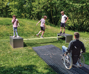 Der Balance-Rocker 30 frdert nicht nur die Kompetenz, sondern strkt auch das Selbstvertrauen.