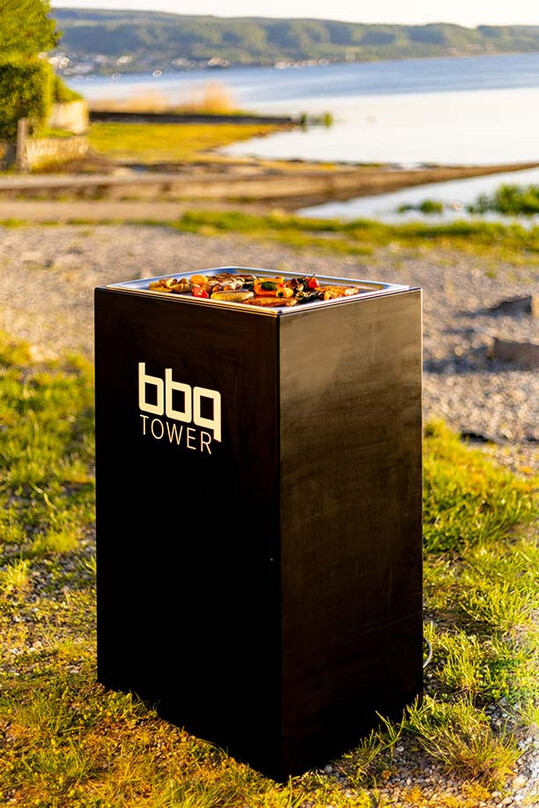 Der robuste BBQ-Tower ist fr Gemeinschaftsflchen konzipiert.