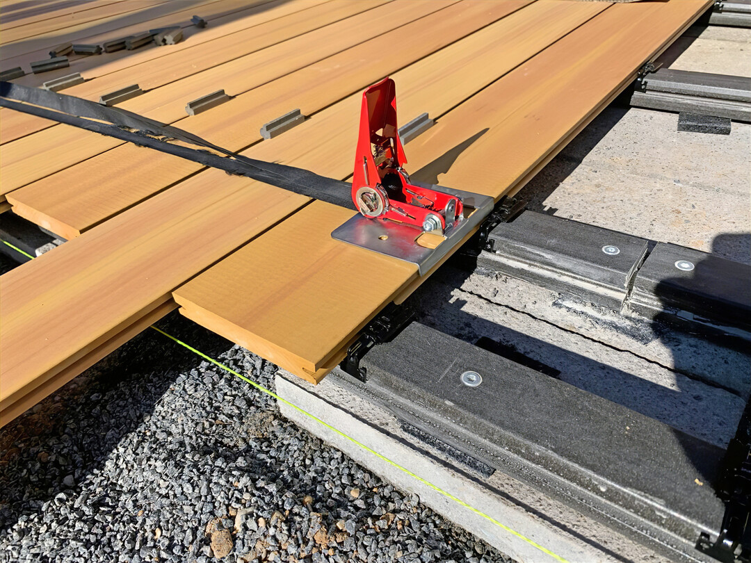 Verarbeitung von WPC-Dielen beim Terrassenbau (Novo-Tec)