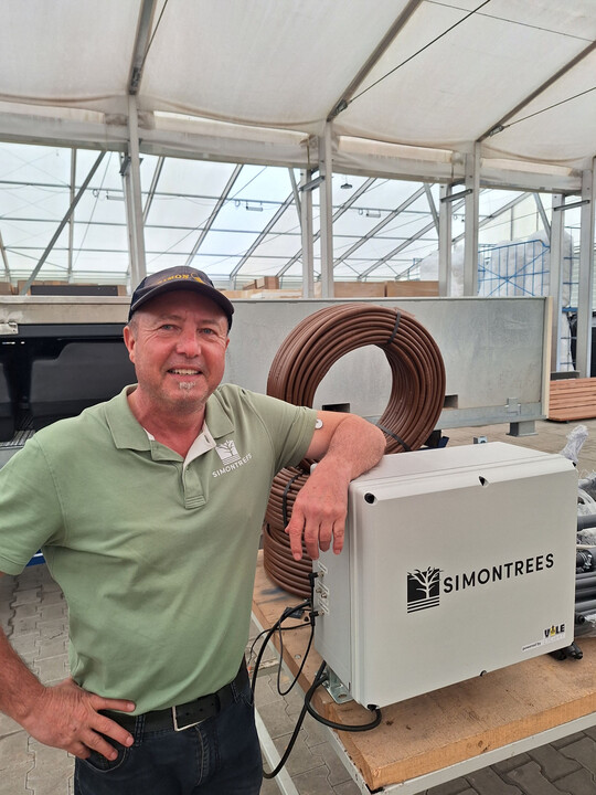 Angetrieben von seiner Leidenschaft fr Pflanzen, einem Faible fr moderne Technik und kologischer Verantwortung hat Thomas Simon an dem zukunftsfhigen Konzept fr Simontrees getftelt.