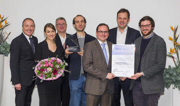 (V.l.): Oliver P. Kuhrt, Geschftsfhrer Messe Essen; Verena Schmidt, Teleinternetcafe; Arnold Ernst, Mitglied der Fachjury fr den DAI, Verband Deutscher Architekten- und Ingenieurvereine; Andreas Krauth, Teleinternetcafe; Thomas Kufen, Oberbrgermeister der Stadt Essen; Gerko Schrder, Treibhaus; und Marius Gantert, Teleinternetcafe.