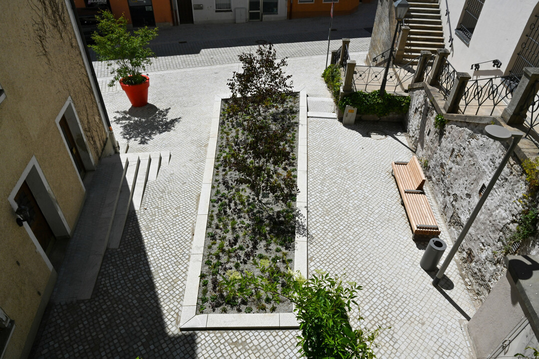 Landesgartenschau Furth im Wald mit Flchen aus belgrano Naturstein