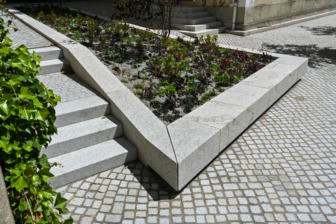 Landesgartenschau Furth im Wald mit Flchen aus belgrano Naturstein