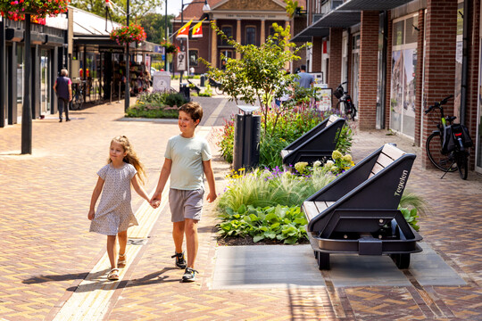 Hommage an die Stadtgeschichte: die Kipplorenb�nke.