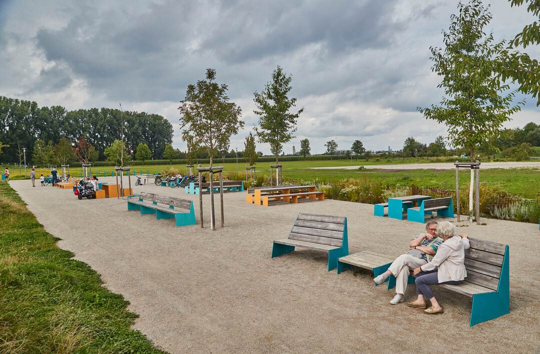 Die BLOC-Elemente von Vestre sind an zentralen Aufenthaltsorten im B�rgerpark Garching platziert.