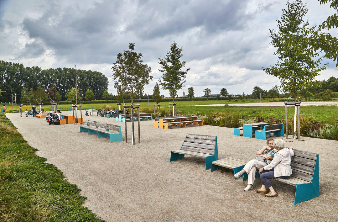 Die BLOC-Elemente von Vestre sind an zentralen Aufenthaltsorten im B�rgerpark Garching platziert.