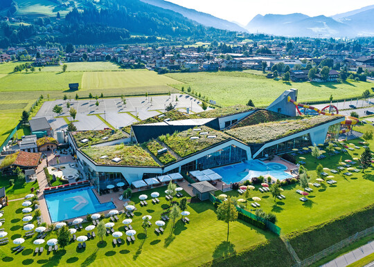 Dachbegrnung der Therme Amad in Altenmarkt (Salzburg) 