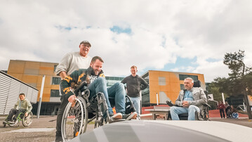 Rollstuhltaugliche Pumptrack im Auengelnde