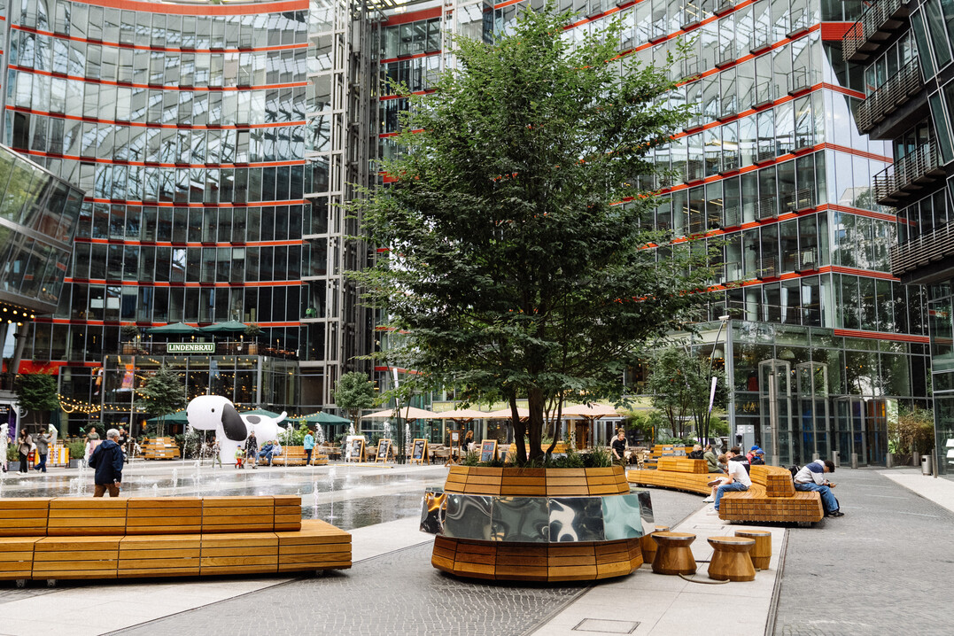 Center Potsdamer Platz mit neuem Mobiliar: modular und mobil.