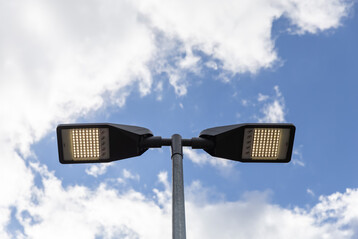 Als LED-Mastleuchte fr den Verkehrsbereich kombiniert CARPO DB modernste Technologie mit nachhaltigem Design.