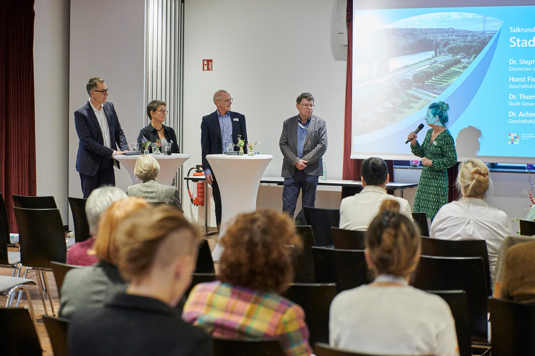 Wie wird eine Stadt zur Stadt fr alle? Talkrunde mit Dr. Achim Schloemer (v.l.), Dr.
Stephanie Bock, Dr. Thomas Bernhard, Horst Fischer und Moderatorin Heike Sicconi