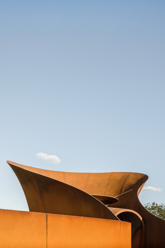 Beispielhafte Bescheidenheit des Lichts: Dunkelheit ist hier ebenso bedeutend wie die Beleuchtung selbst.