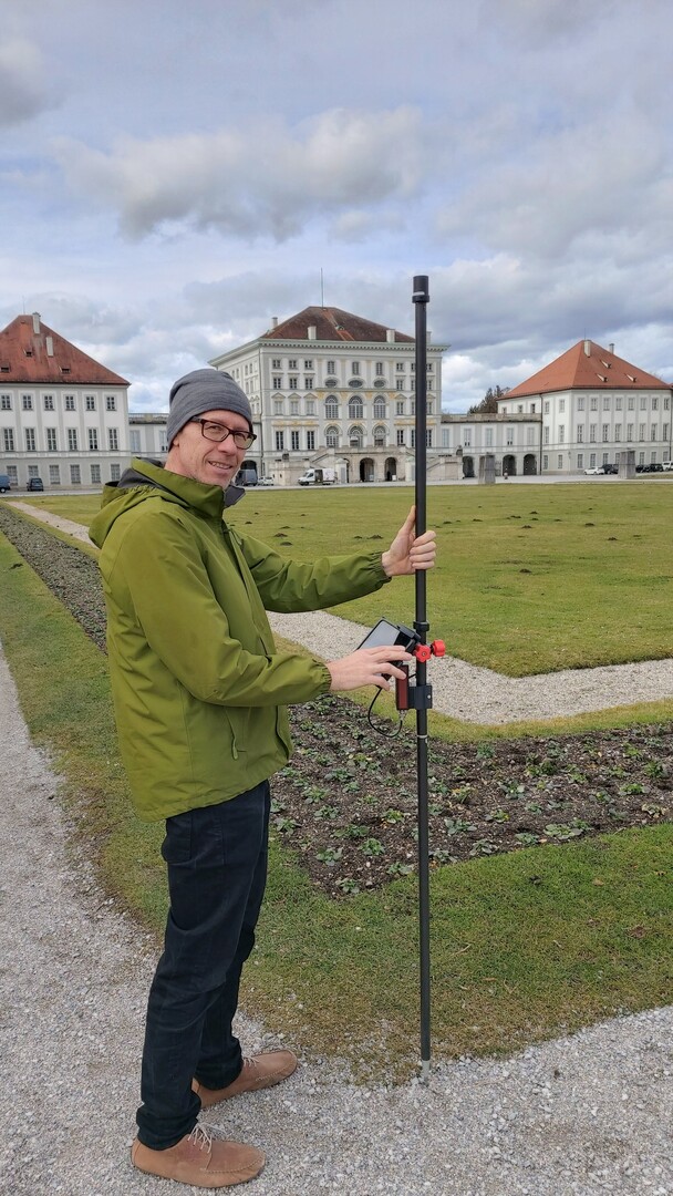 Landschaftsarchitekt Michael Degle mit dem ppm 10xx GNSS Sensor