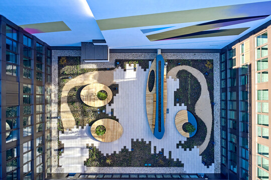 Blick von oben auf den Innenhof des �Taurus�