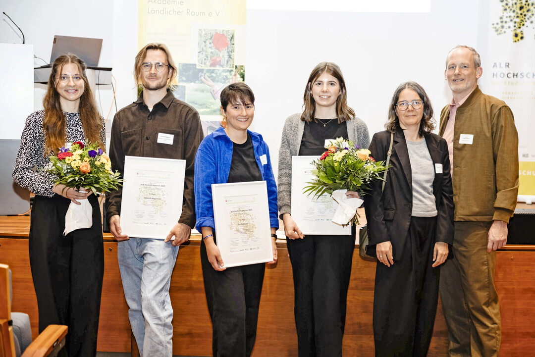 ALR Hochschulpreis 2025, v.l.: Paula Hübner, Dominik Hagemann, Lea Nikolaus, Lea Rudolph, Prof. Dr. Johanna Schoppengerd und Prof. Dr. Henrik Schultz