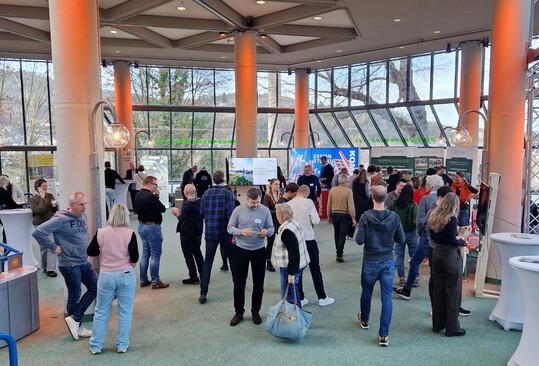 Die ergänzende Fachausstellung wurde für intensiven Austausch genutzt.