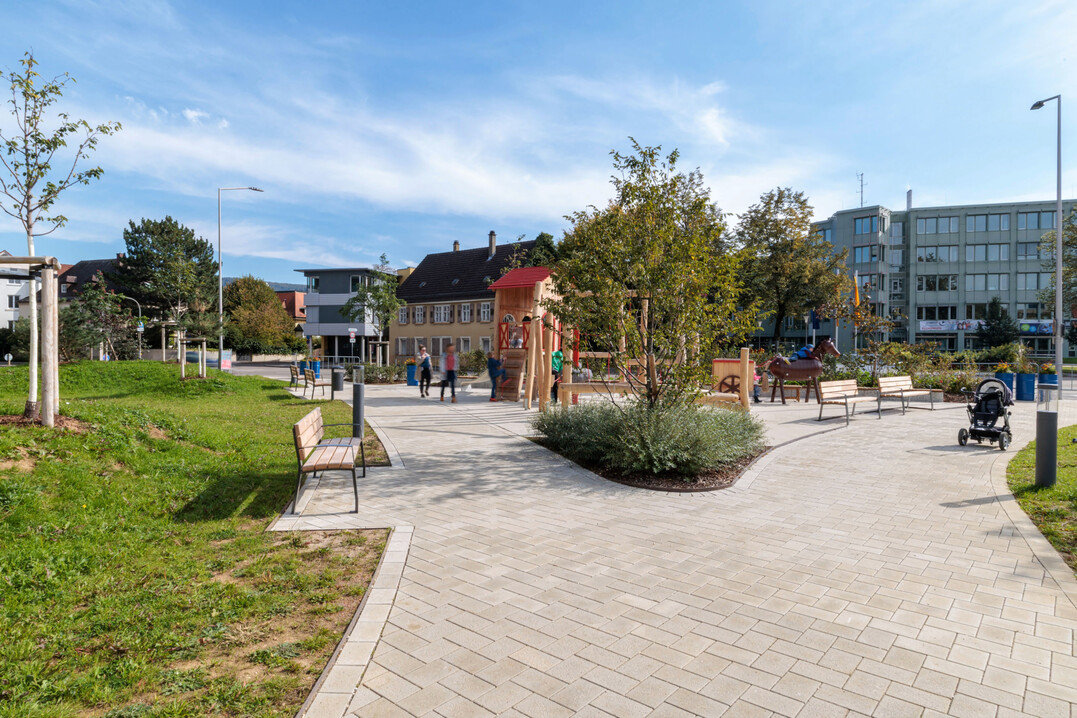 Der GDM.KLIMASTEIN trägt nun zur Entsiegelung des Zentrums bei.