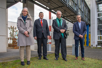 Auf dem Campus der TH Bingen trafen sich zur Vertragsunterzeichnung (von links): Prof. Dr. Antje Krause (Technische Hochschule Bingen), Prof. Dr. Stefan Wehner (Universitt Koblenz-Landau), Prof. Dr. Kristian Bosselmann-Cyran (Hochschule Koblenz) und Prof. Dr. Hans Reiner Schultz (Hochschule Geisenheim).