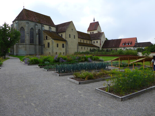 Die Mitte der Klosterg�rten ist als Ort der Begegnung, des Gespr�chs und des Lernens konzipiert.