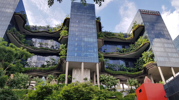Der Weltkongress Gebäudegrün gibt Einblicke in internationale Projekte – hier das Hotel Parkroyal Pickering in Singapur (Architektur: WOHA)