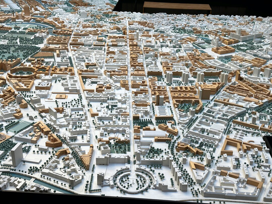 Berlin ist eine gr�ne Metropole, allerdings sind bereits �ber 60 % der Stra�enb�ume als gesch�digt eingestuft.