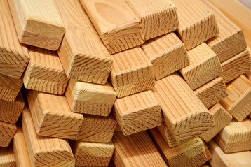 Der Materialeinsatz f�r Leimholzlatten ist wesentlich geringer als f�r die Herstellung von Massivholzlatten.