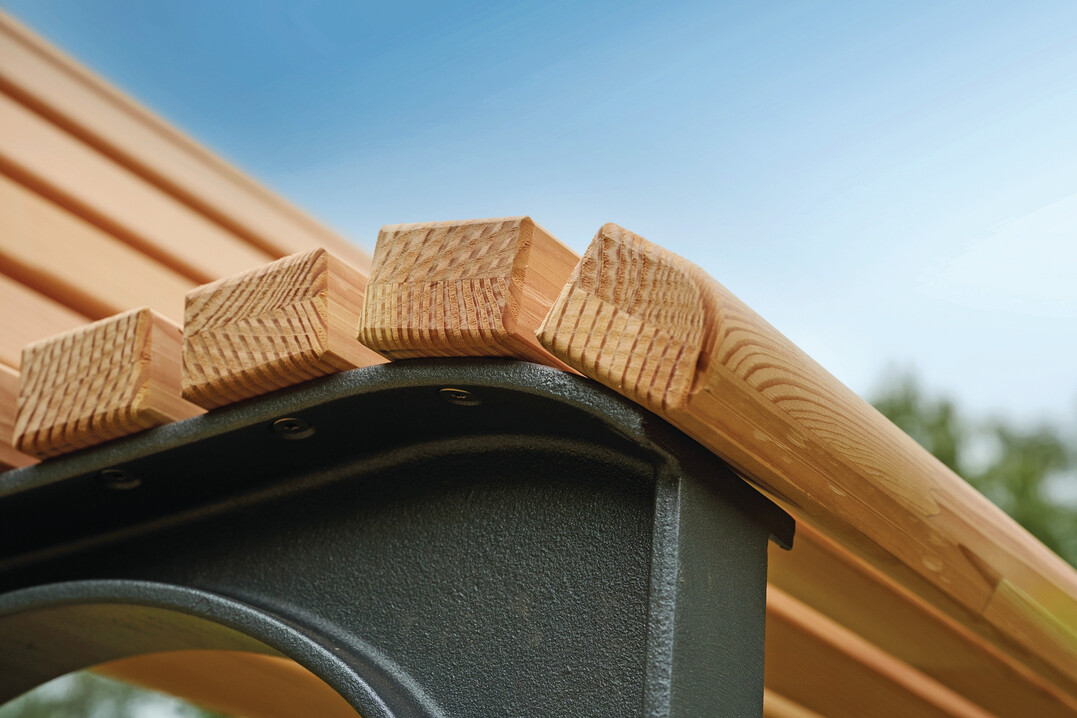 F�r die Unterseite der Banklatten kann auch Holz mit liegenden Jahresringen oder Splintholz verwendet werden.