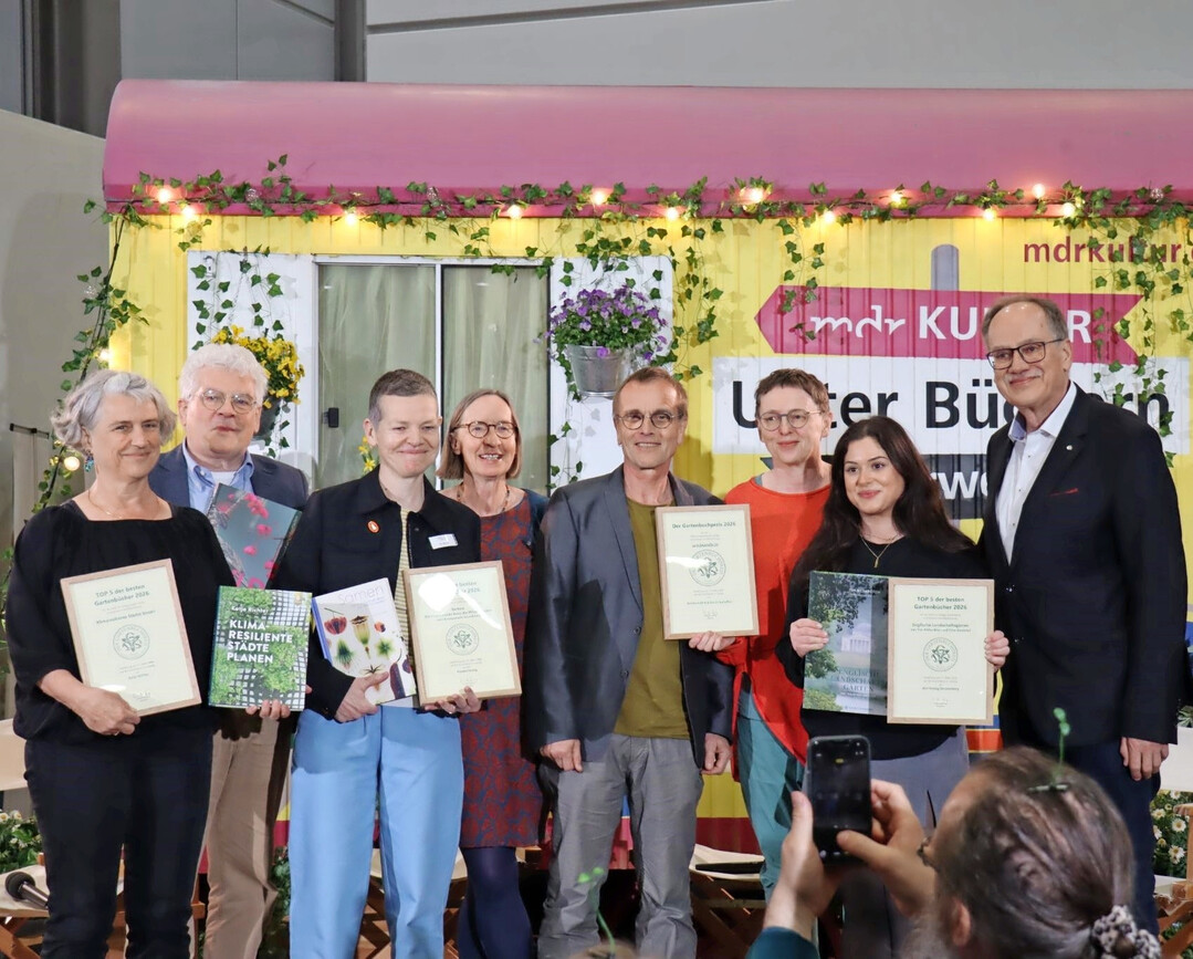 Die Preistr�ger des DGG-Gartenbuchpreises bei der Auszeichnung auf der Leipziger Buchmesse