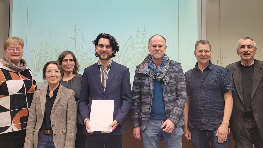 Ulmer-Preis 2023: Beate Zillmer, Dr. Jeonghi Go, Marianne Mommsen, Leonard Heß, Prof. Dr.
Norbert Kühn, Prof. Mark Krieger, Stephan Strauss (v.l.n.r)