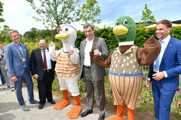 Bayerns Ministerprsident Markus Sder (3.v.l.) bei der LAGA-Erffnung mit Kirchheims Brgermeister Stephan Keck (l.), VGL-Prsident Gerhard Zh und Altbrgermeister Maximilian Bltl (r.) 