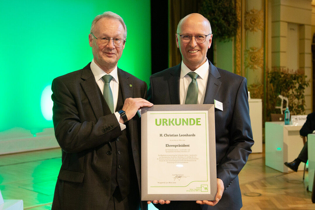 Josef Mennigmann (re.) beerbt als neuer Präsident des VGL NRW H. Christian Leonhards, der nach 12 Jahren Präsidentschaft satzungsgemäß aus dem Amt ausscheidet und Ehrenpräsident wird.