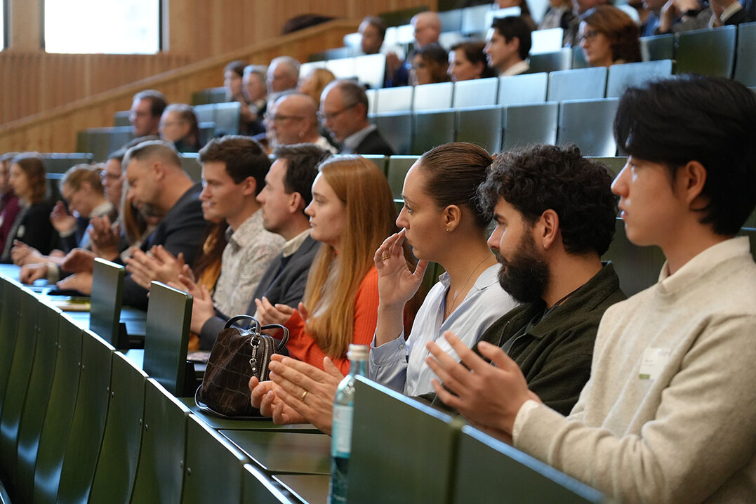 Stipendiatinnen und Stipendiaten bei der �bergabefeier