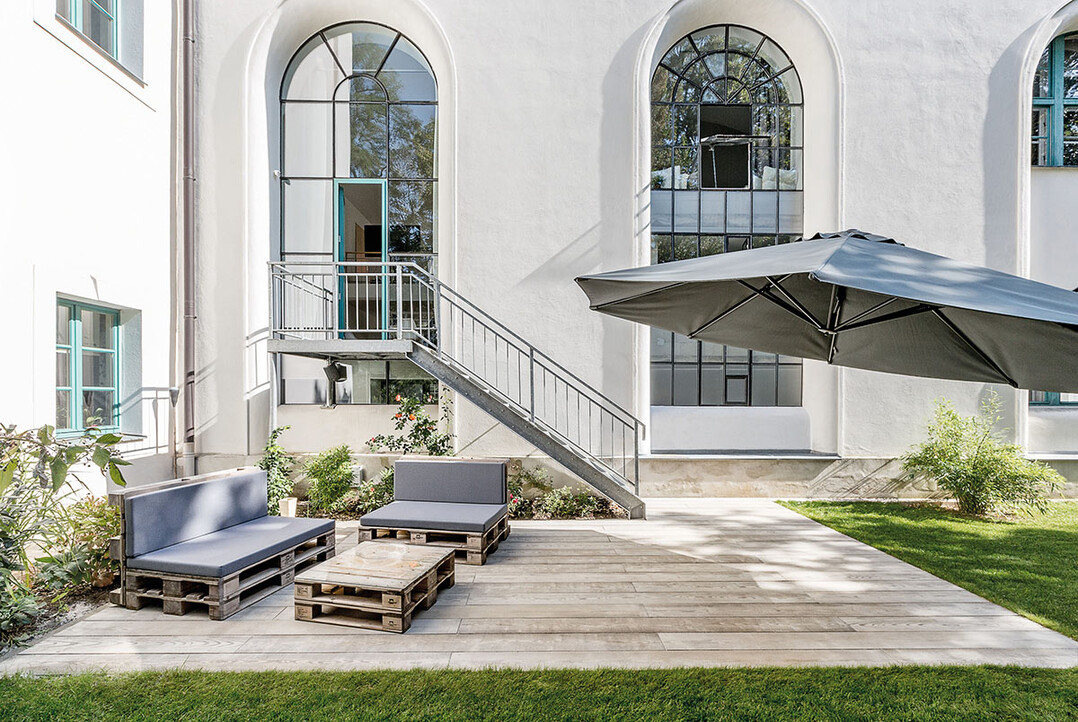 Gro�z�gig: GDM.MASSIMO planks verbinden die Optik von Holz mit der Robustheit von Beton