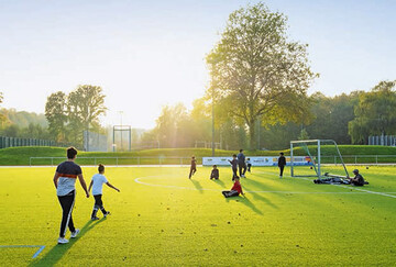 Egal, ob im Verein aktiv oder nicht  die Spiel- und Sportangebotewerden von vielen Gruppenintensiv genutzt. Der Sportpark hat sich so zu einer vielfltigen Begegnungssttte entwickelt.