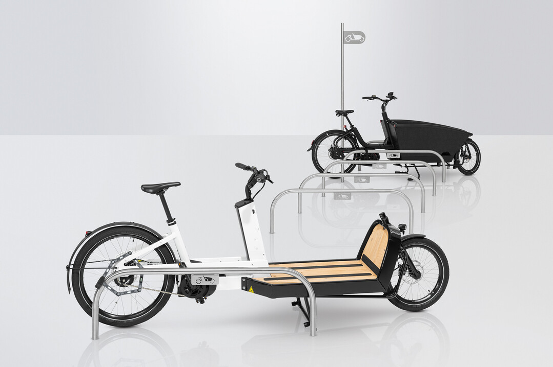 Den Parkplatz fr Cargo-Bikes von Runge, mit Symbolfahne oder PlaketteRunge5: gibt es auch passend zur Binga-Familie und mit farbenfrohen Wangen.