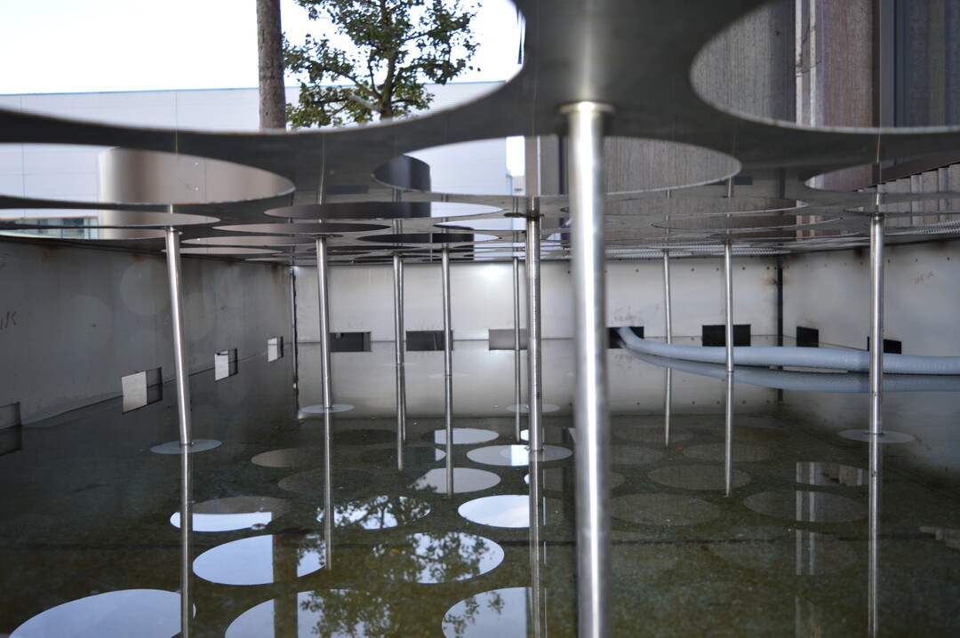 Zur Bewsserung wurden die Begrnungssysteme direkt auf einer wasserfhrenden Ebene mit Dachabdichtungen gebaut.
