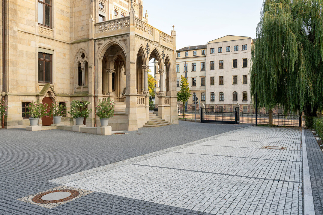 GDM.ACENTRO stone prsentiert sich als deutlich gnstiger, dabei sthetisch gleichwertig zu Basalt, Granit und Co.