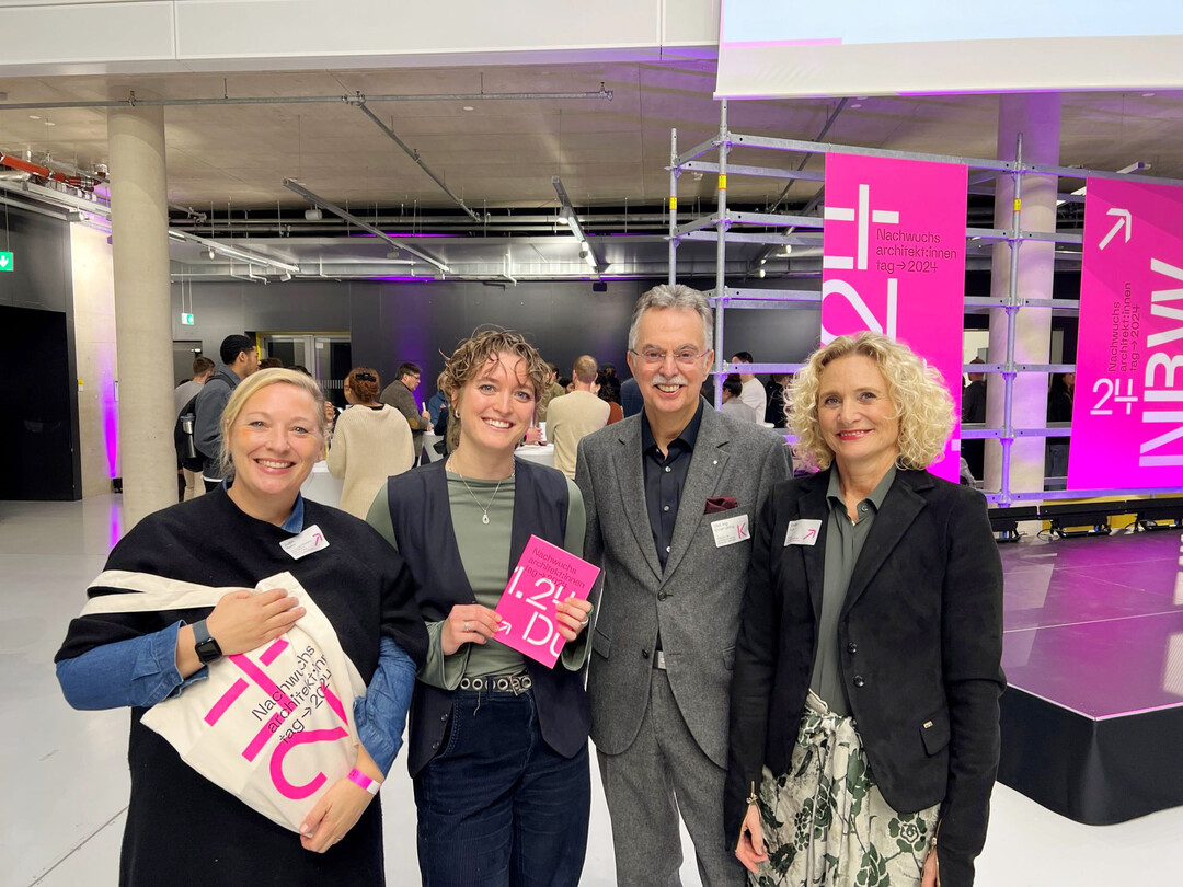 Betonten die hohe Relevanz des Austausches mit jungen Planerinnen und Planern (v. r.): Evelin Lux (Vizeprsidentin BAK), Ernst Uhing (Prsident AKNW), Teresa Immler (Prsidentin nexture+) sowie Prof. Judith Reitz (Dekanin Peter Behrens School of Arts)